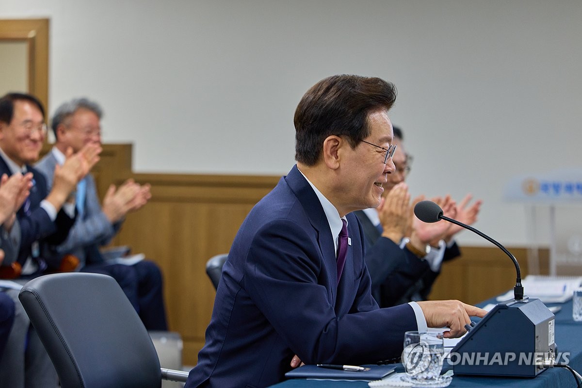 이재명 대통령, 극초음속 활공비행체 시험발사 참관