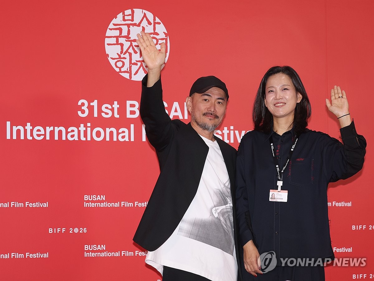 부산영화제 찾은 '긴긴밤' 염규복 감독과 제작자