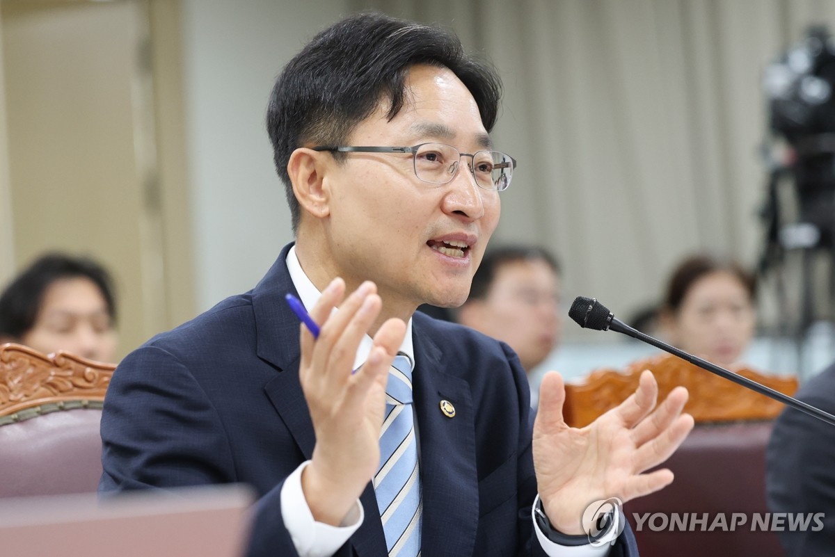 질의에 답하는 임광현 국세청장