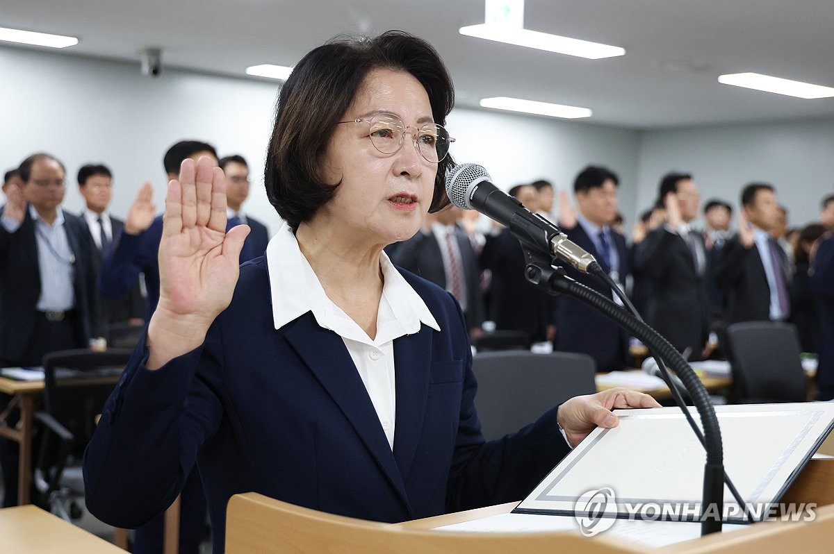 증인선서 하는 추미애 경기도지사