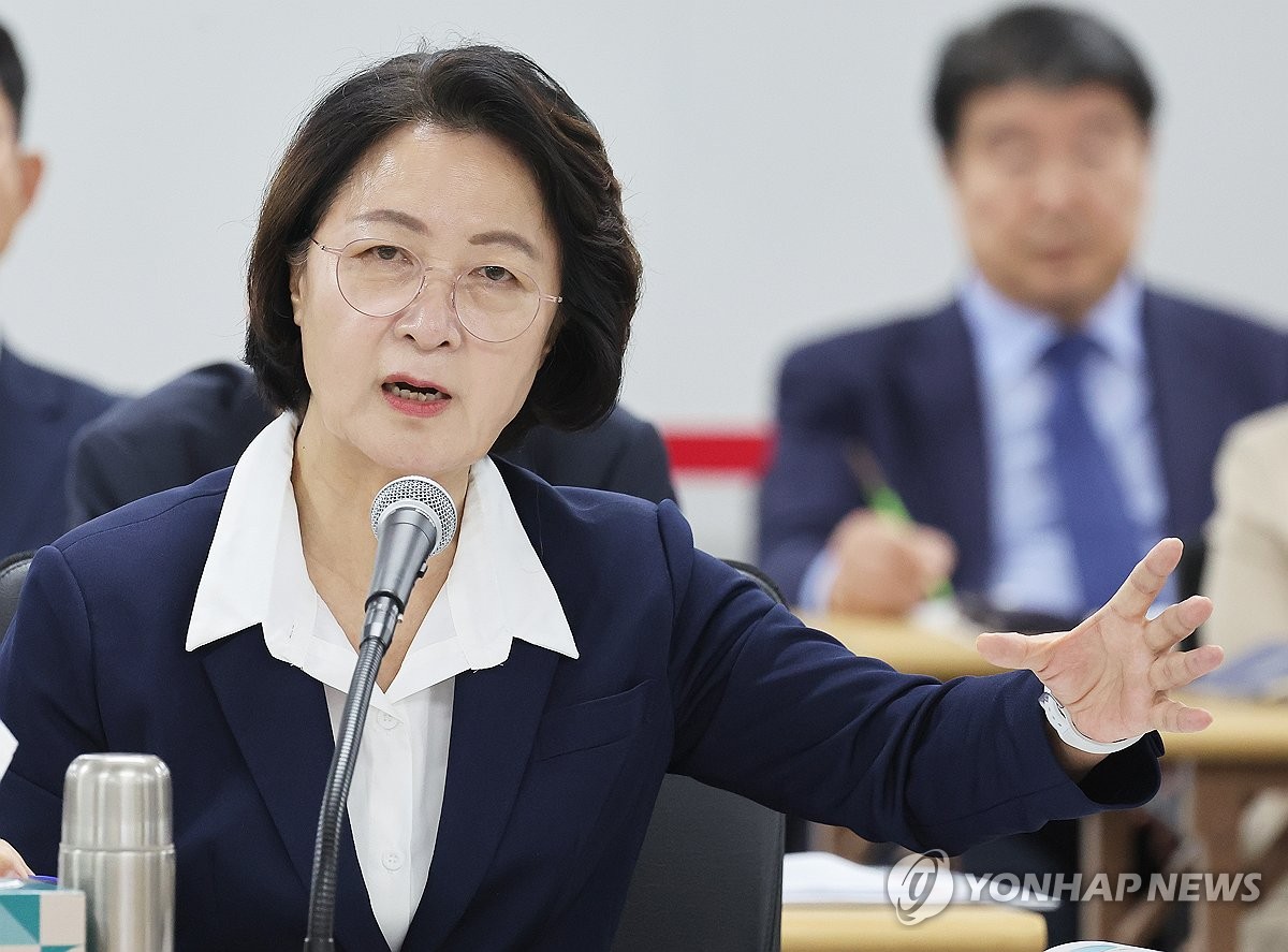 국정감사 답변하는 추미애 경기도지사