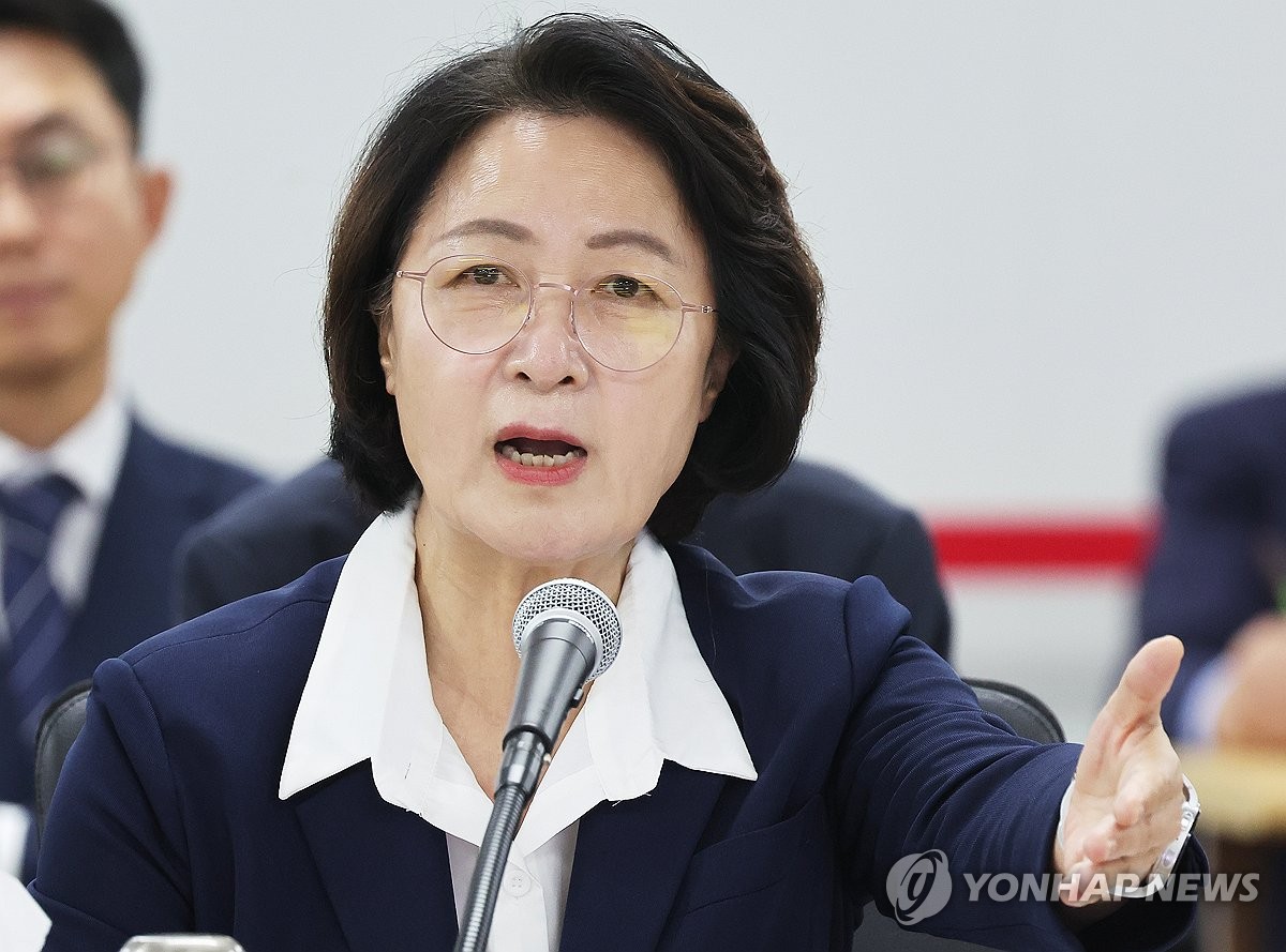 국정감사 답변하는 추미애 경기도지사