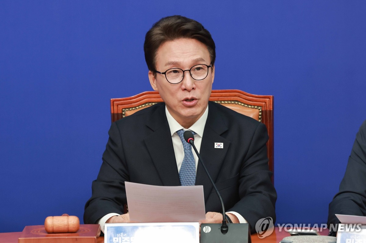 민주당 최고위원회의, 발언하는 김민석 대표