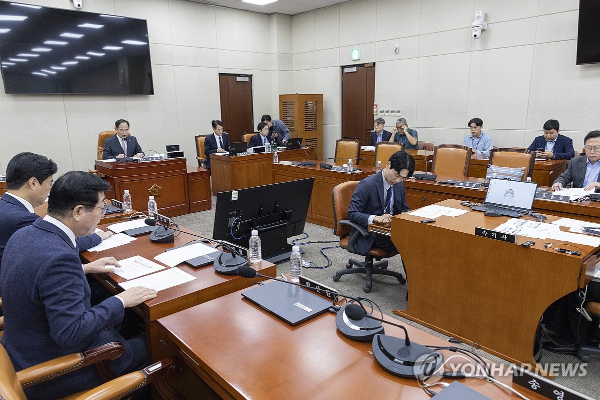 국회 국방위, 북한 지뢰 폭발 사고 결의안 심의 위한 소위 개회