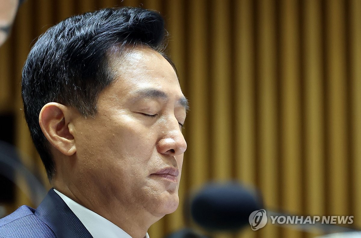 생각에 잠긴 오세훈 시장