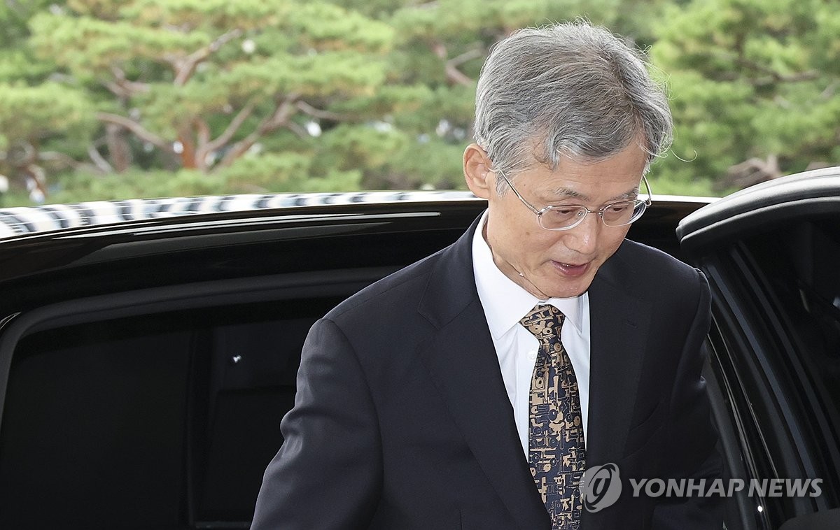 출근하는 조희대 대법원장