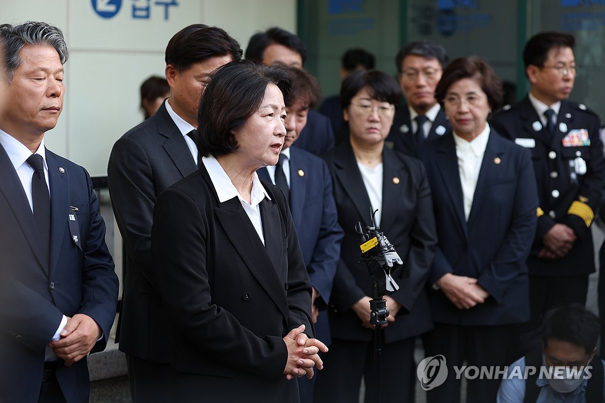 순직 소방관 빈소 조문 마친 추미애 경기도지사
