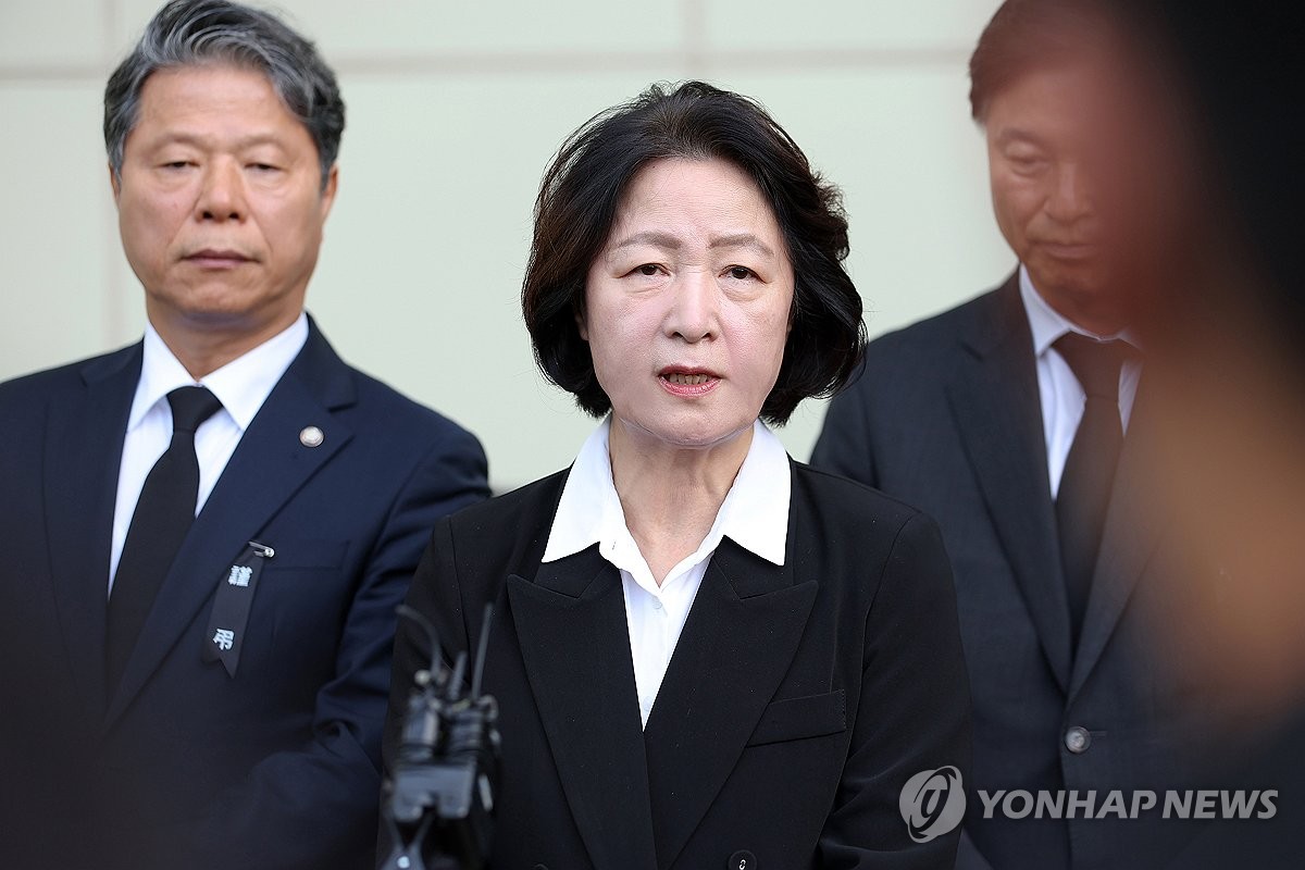 순직 소방관 빈소 조문 마친 추미애 경기도지사