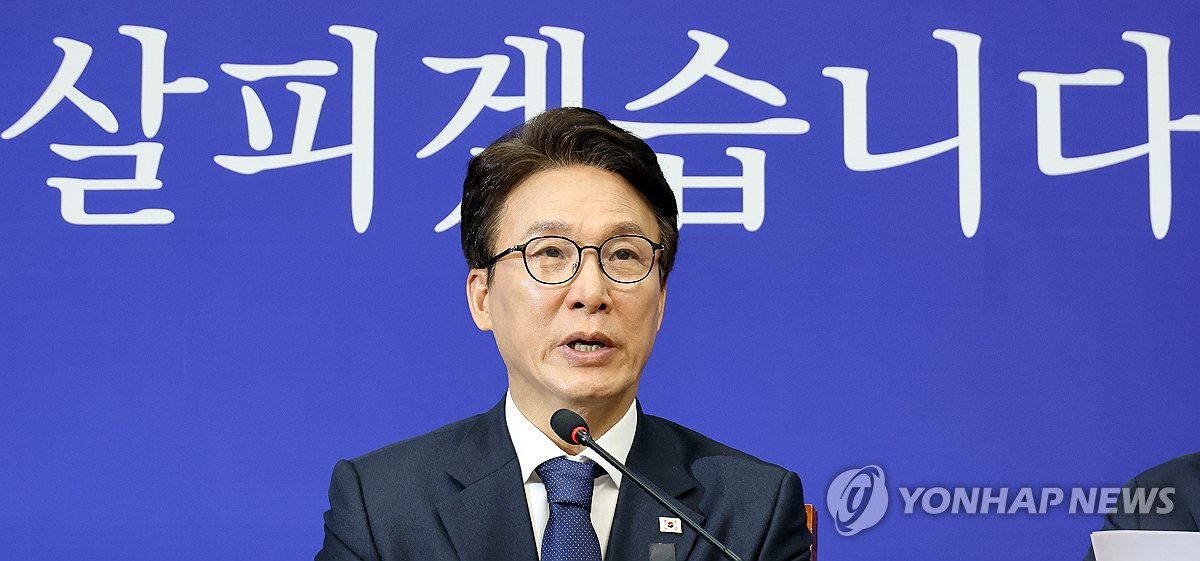 최고위 발언하는 김민석 대표