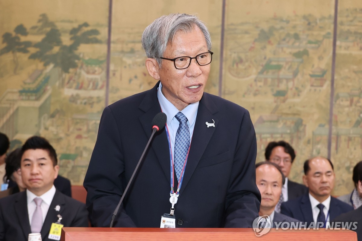 업무 보고하는 유홍준 국립중앙박물관장