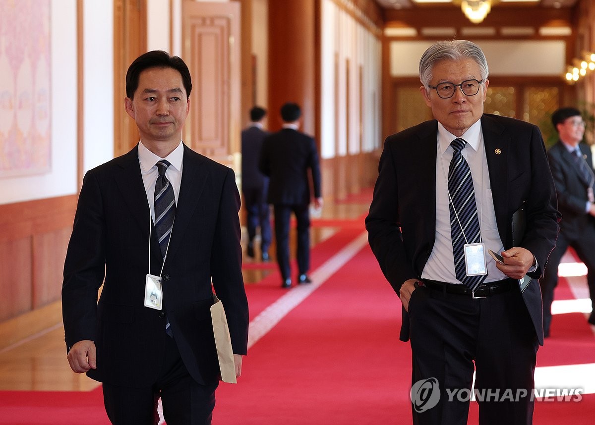 국무회의 참석하는 김지용 중수청장과 최동석 인사혁신처장