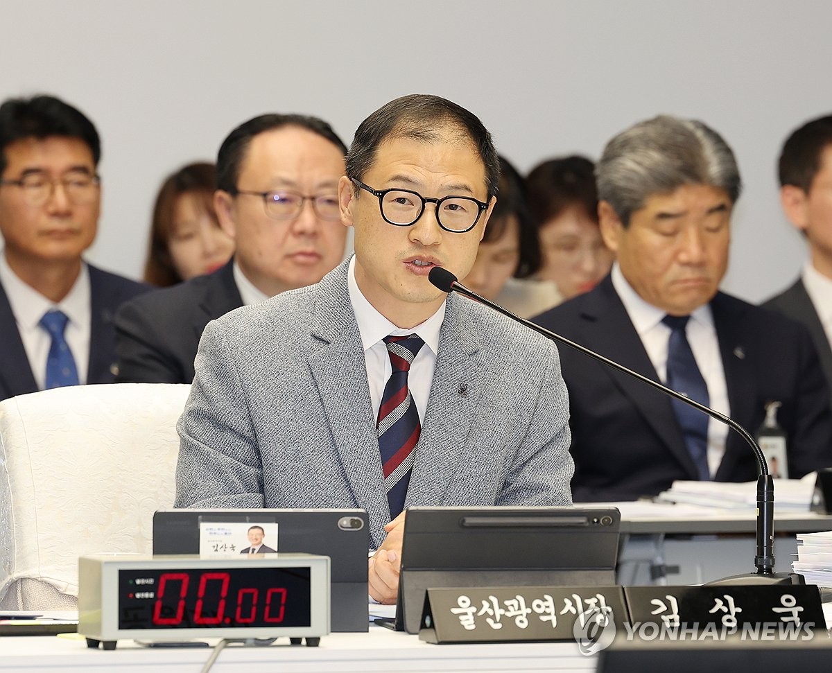 답변하는 김상욱 울산시장