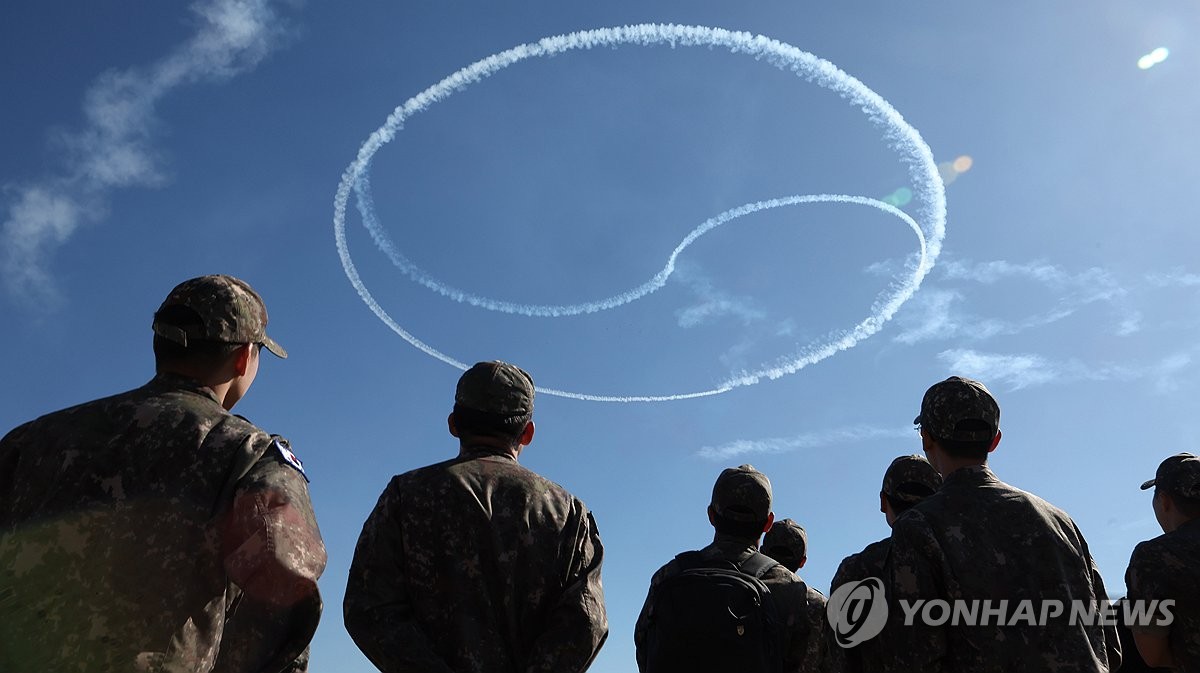 블랙이글스가 만든 하늘