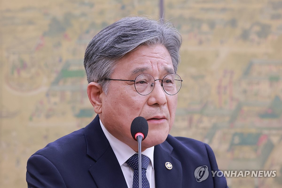 종합감사에서 답변하는 허민 국가유산청장