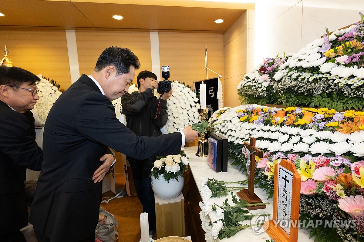 국민의힘 장동혁 대표, 최형우 전 장관 빈소 조문