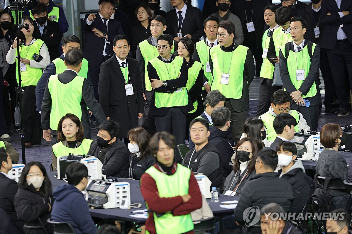 투표용지 공개검증 참관인 참석한 장동혁 대표