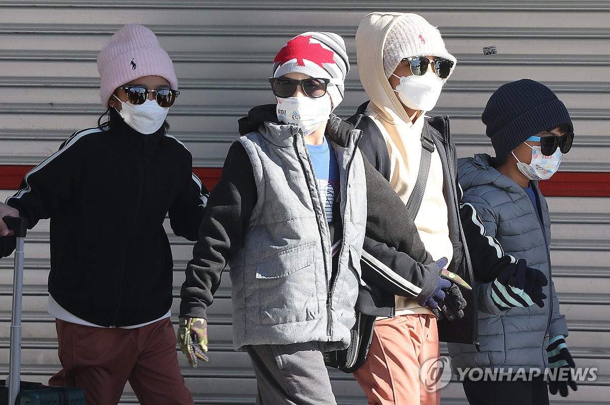 추워진 날씨에 한층 두꺼워진 옷차림