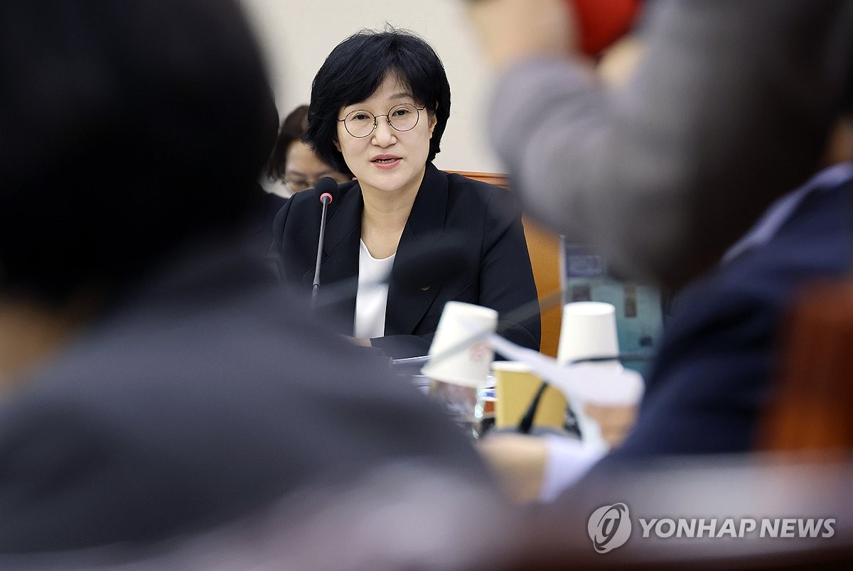 국감 질의 답하는 원민경 성평등가족부 장관