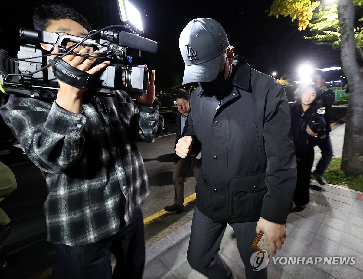 증인 신문 받은 장윤기 아버지