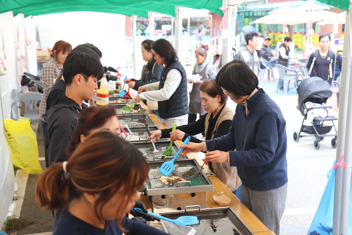 보은군, 전통시장 철판 위에서 맛과 흥이 익는다
